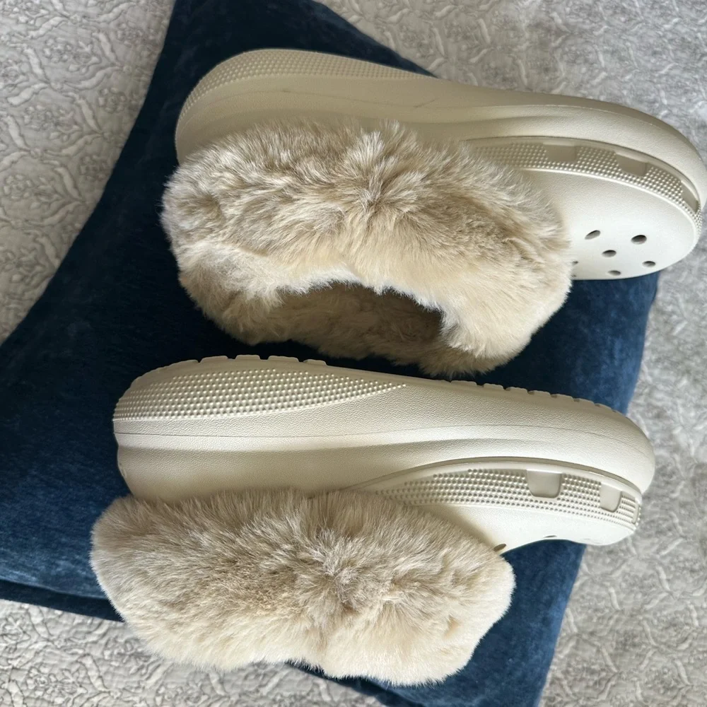 CROCS Women's Cream Slippers with Faux Fur - Picture 8 of 8